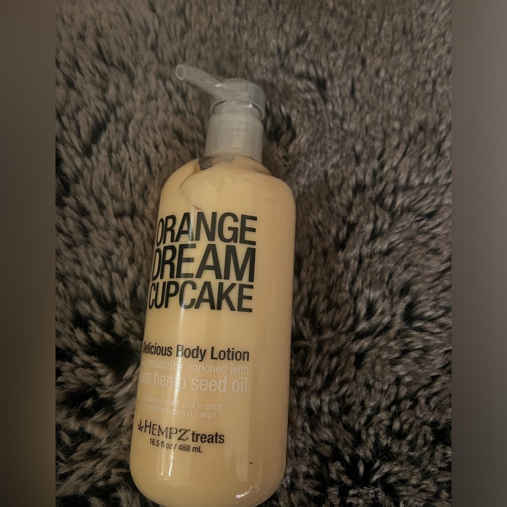 Hempz Treats ORANGE REAM CUPCAKE Body Lotion 16.5 Oz NEW Sealed